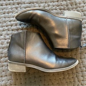 Universal Thread Size 8 Black Ankle Booties